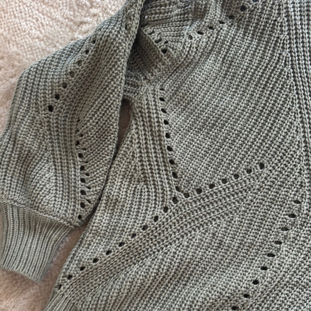 Cozy Green V-Neck Sweater - Picture 3 of 7